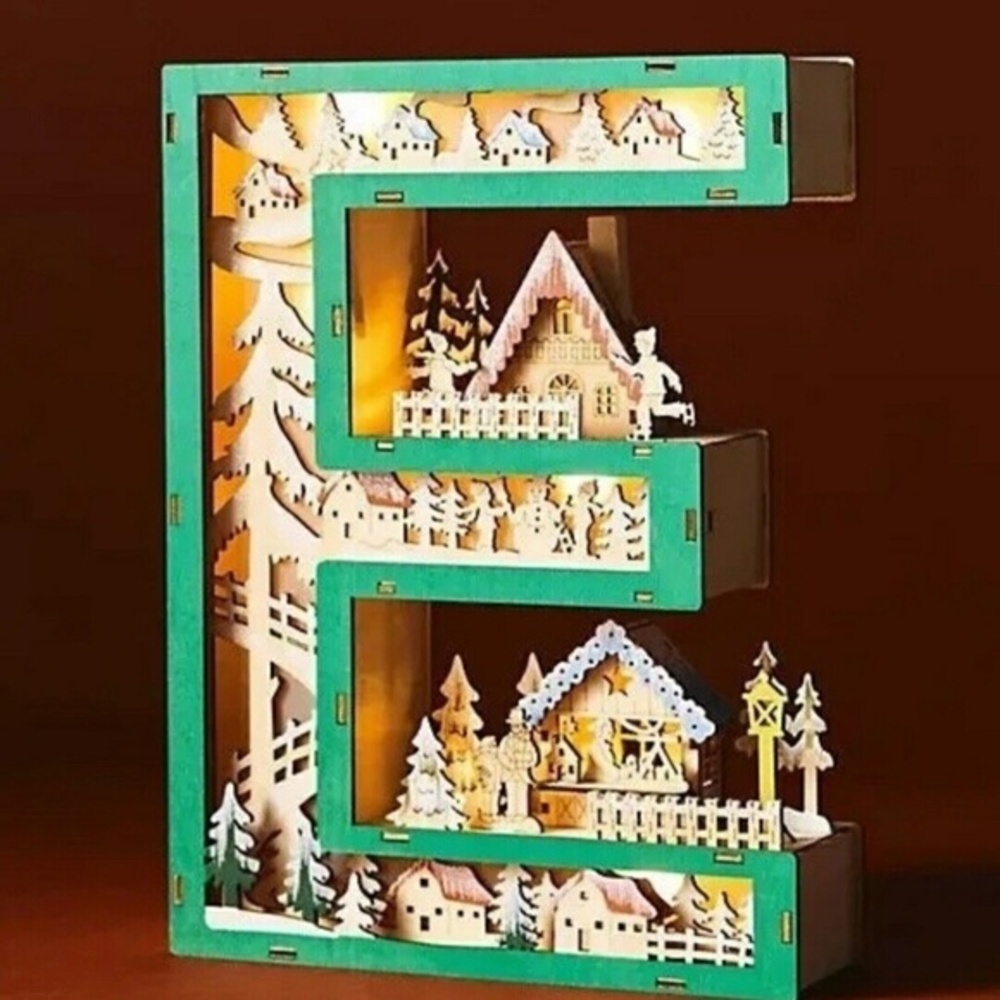 Anthropologie Monogram Wonderland Light-Up Scene Letter E